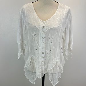 ⭐️🌸Vintage more by lata white embroidered handkerchief hem button front top L